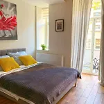 Apartment John Dee