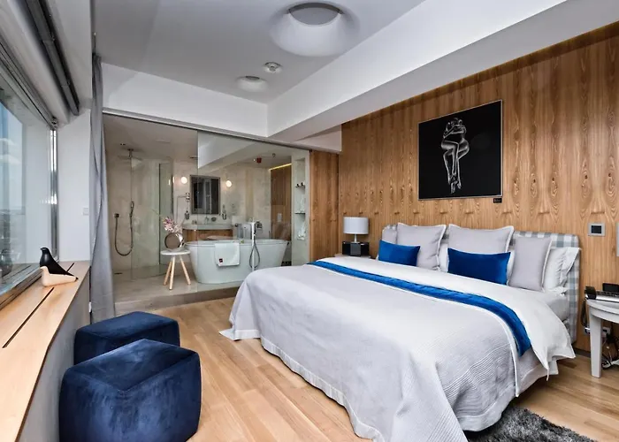 One Room Hotel