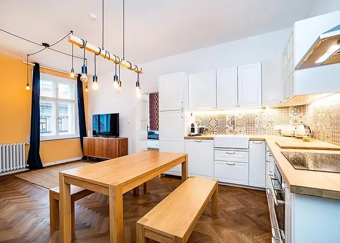 Elegant, Modern, 2-Bed Flat By Museum Of Prague
