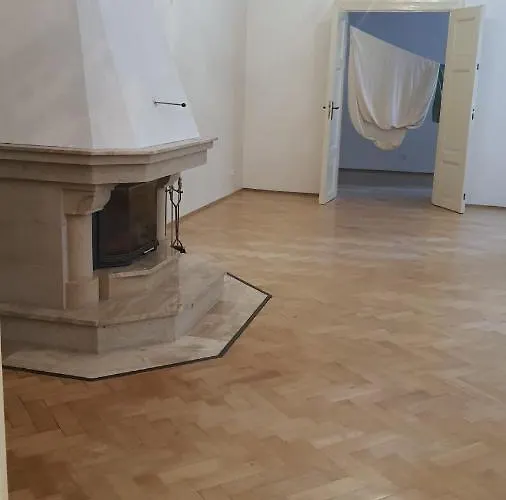 Private Room In Shared Luxurious Palace Like Apartment With 2 Bathrooms Including Whirlpool And Virtual Reality