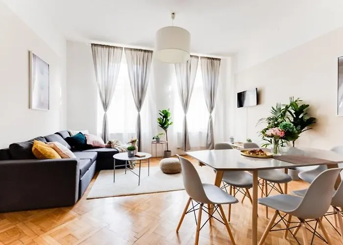 New & Cozy 3Bds In Historical Center - S8