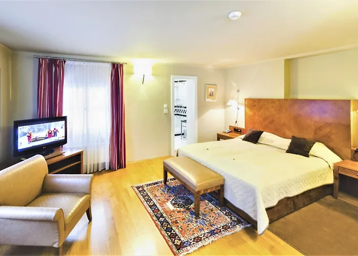 The Golden Wheel Hotel
