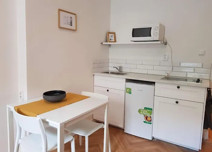 Stylish Studio Apartment By Namesti Miru
