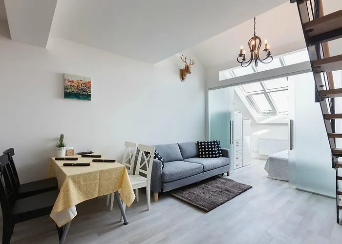 Kent Ridge Loft, Sokolska