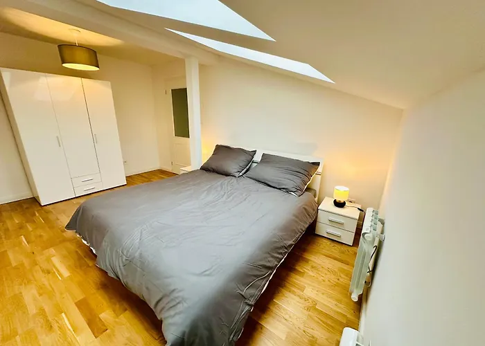 Wenceslas\' Shi Apartment