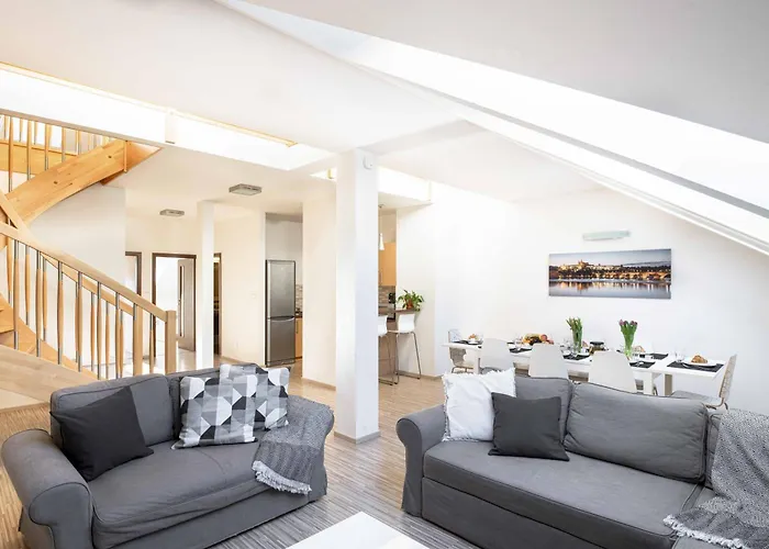 150M² 4Br Duplex Near Metro & Prague Center
