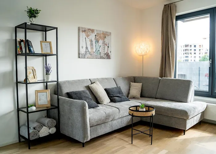 Free Parking- Newly Built Apartment