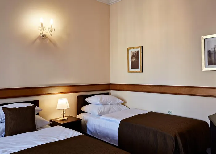 Fleur De Lis Hotel
