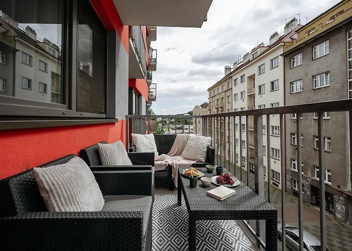 Prague Days - Bright Apartment - Balcony - Private Parking