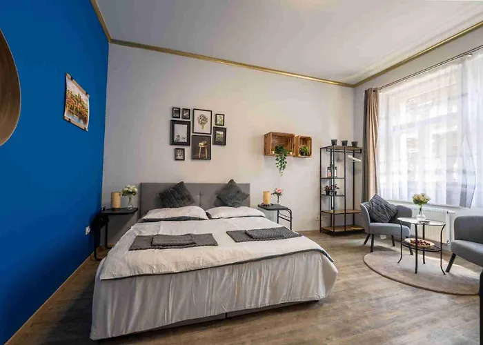 Cozy 3-Brd Riverside Apartment In Center Prague