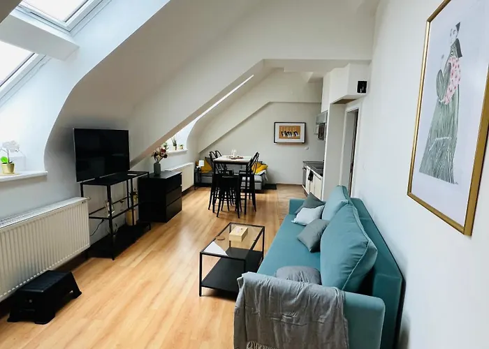 Central, Cozy & Stylish Apartment With Views