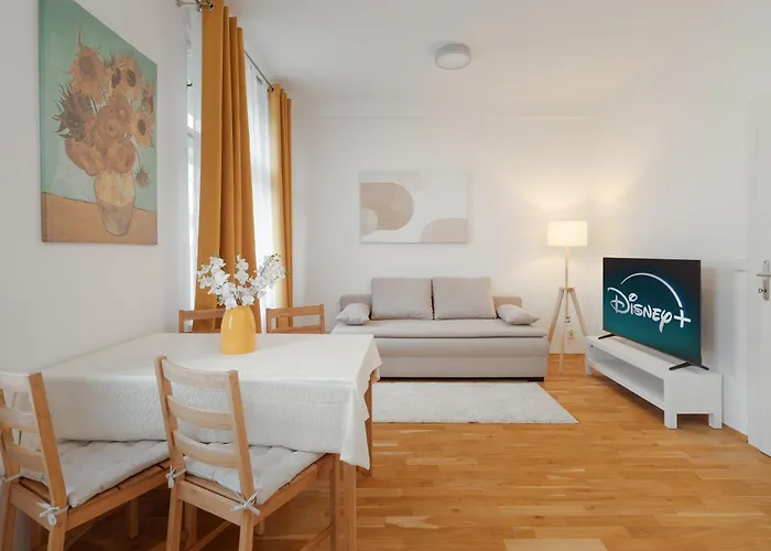 Louvre - Cozy City Center Apartment With Balcony