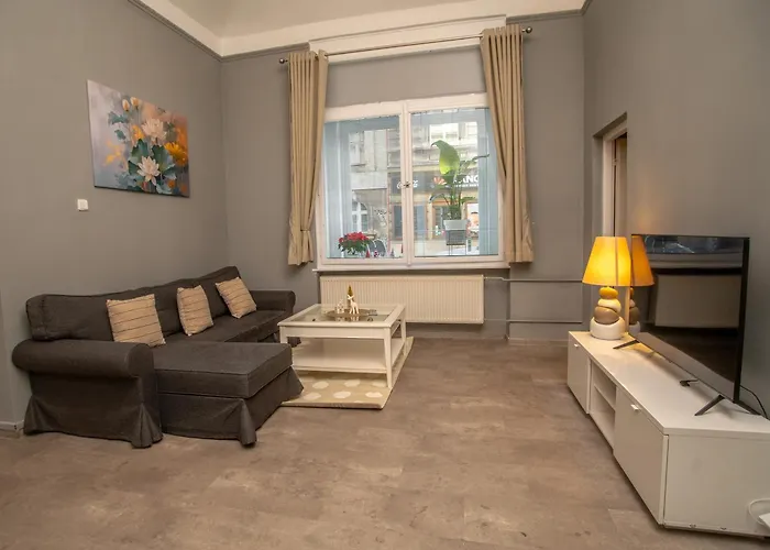 Grand Apartment Near Dancing House