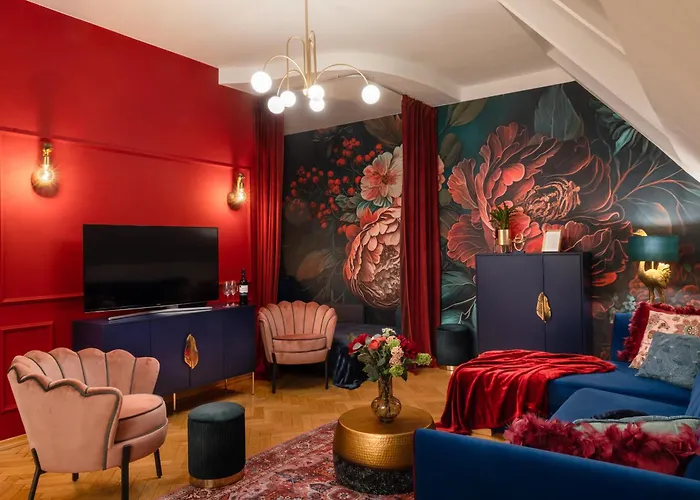 Decadent Art Deco Balcony Apartment In Old Town