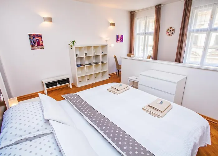 Sunny Apartment In Prague Center