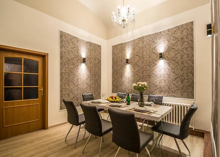 4Bdr Historical Spirit Apt By Ruterra