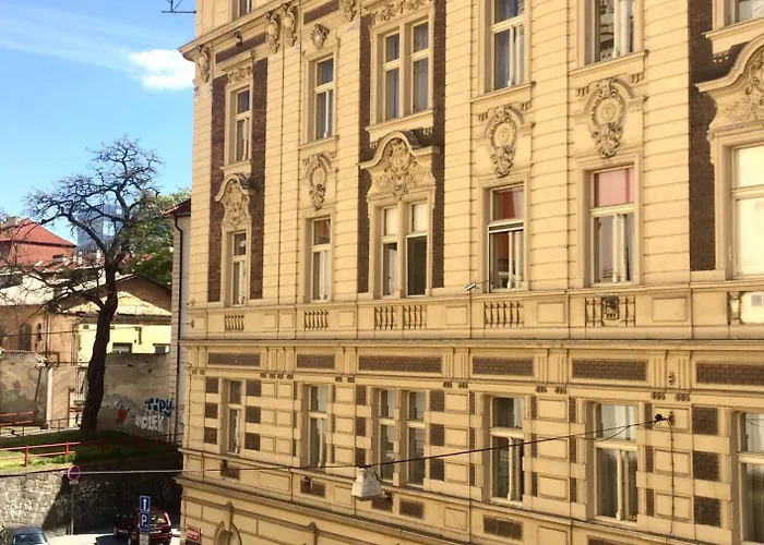 Historic Centre-Spacious Apartment