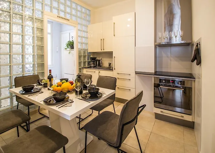 Reflection 2Bdr Apartment By Ruterra