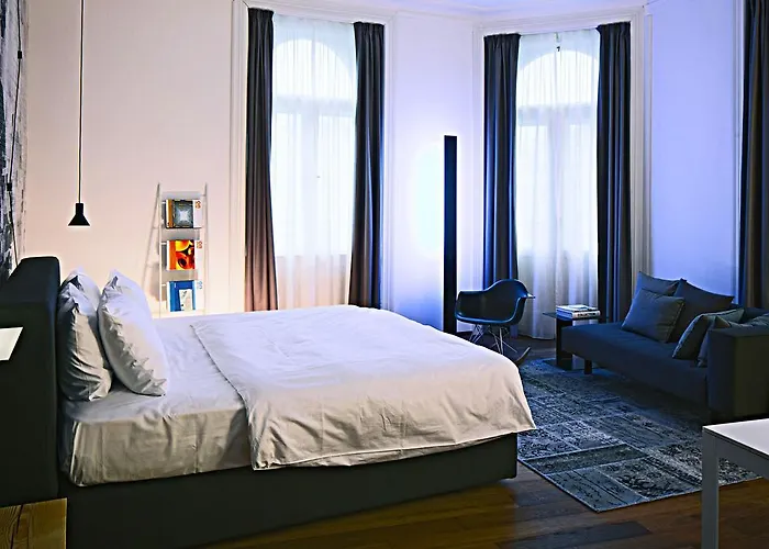 Hotel Golden Crown