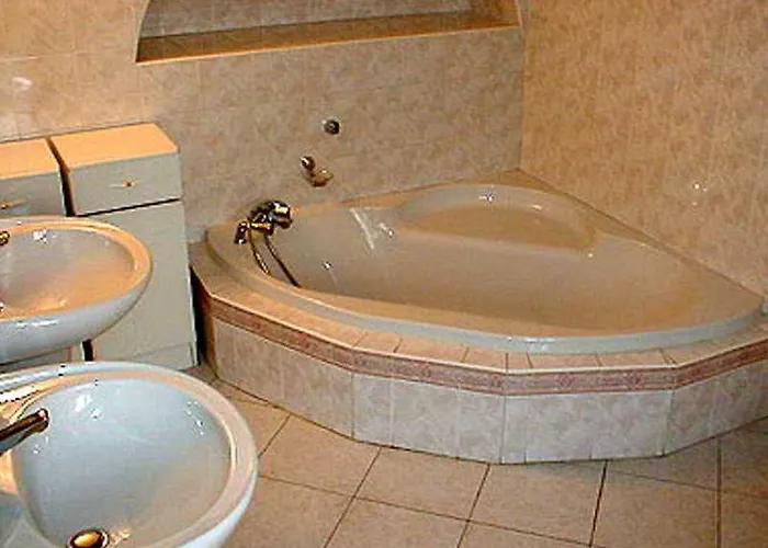 Dum U Zlateho Stromu / Guesthouse Golden Tree