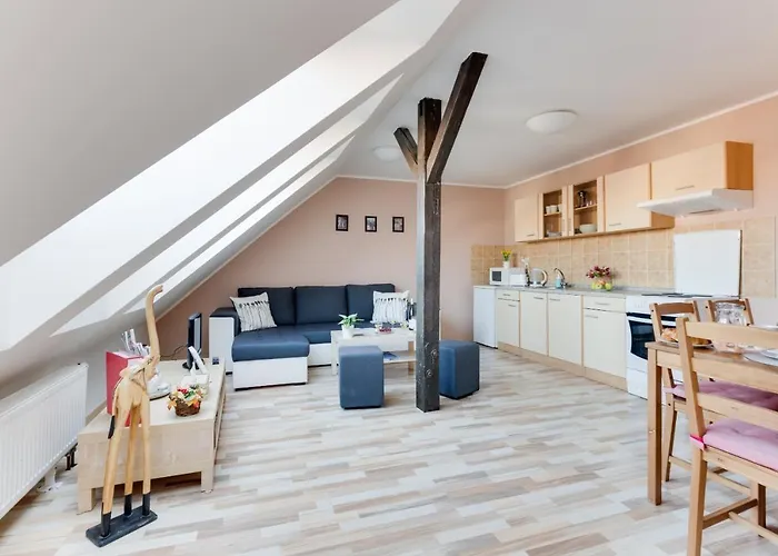 Jane\'S Attic Apartment
