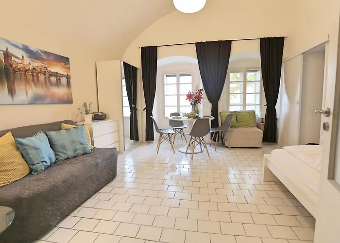 Loretanska Apartment By Rentego