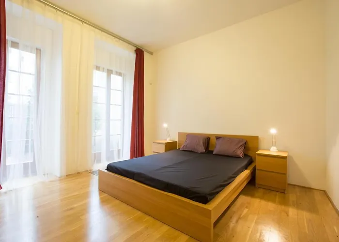 Elegant Apartment With Free Garage In The Center Of Prague