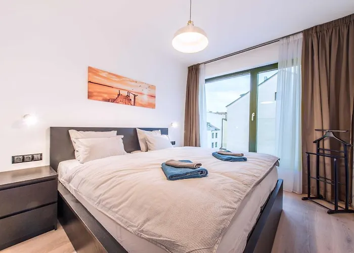 Quiet & New Apartment Near City Center With Garage