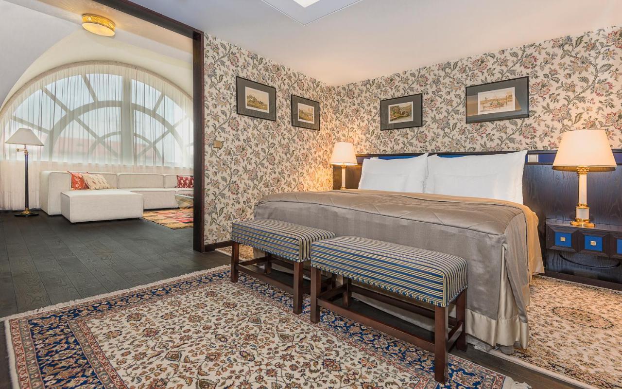 Hotel Savoy