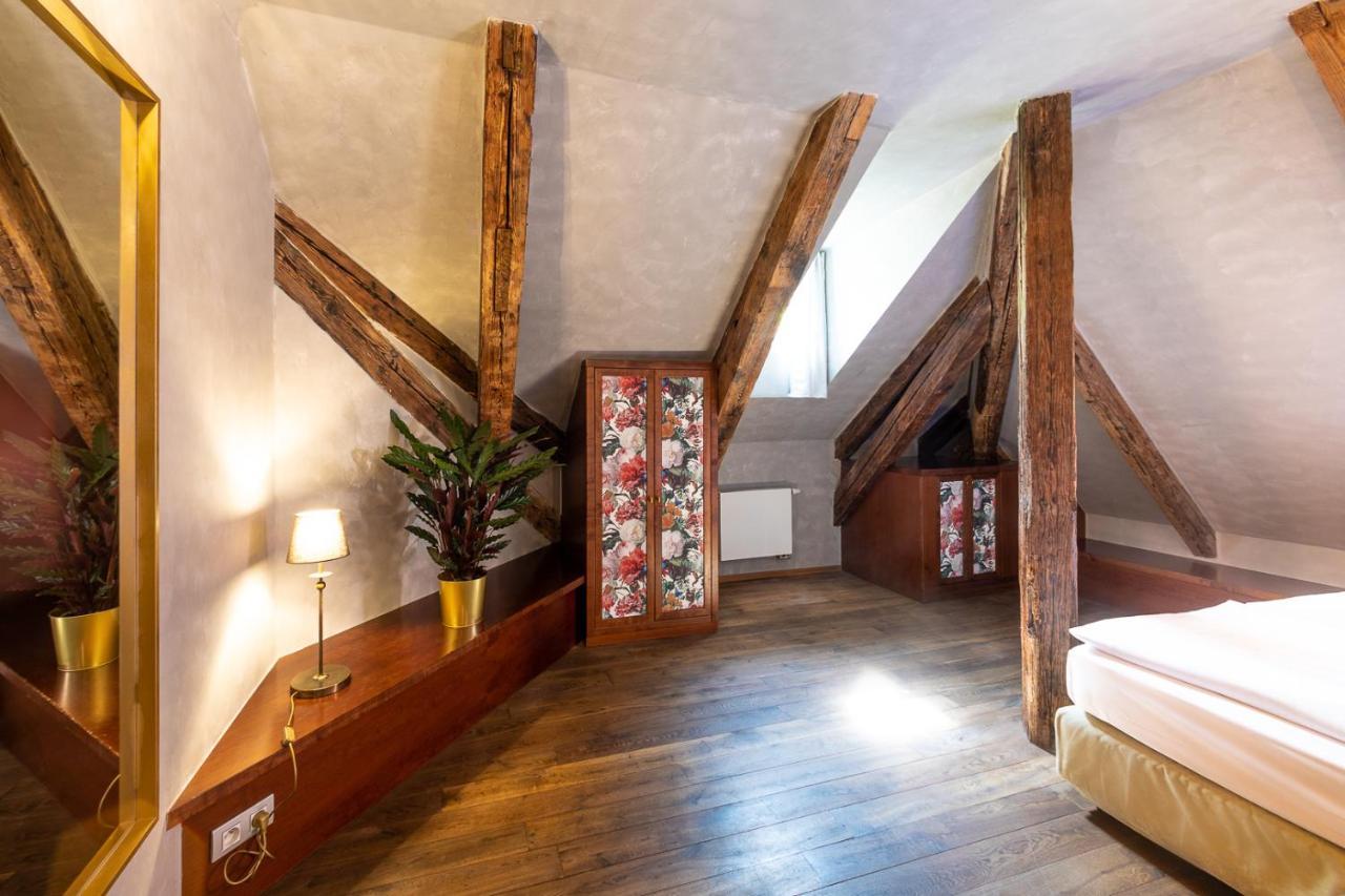 Miss Sophie's Charles Bridge 4*