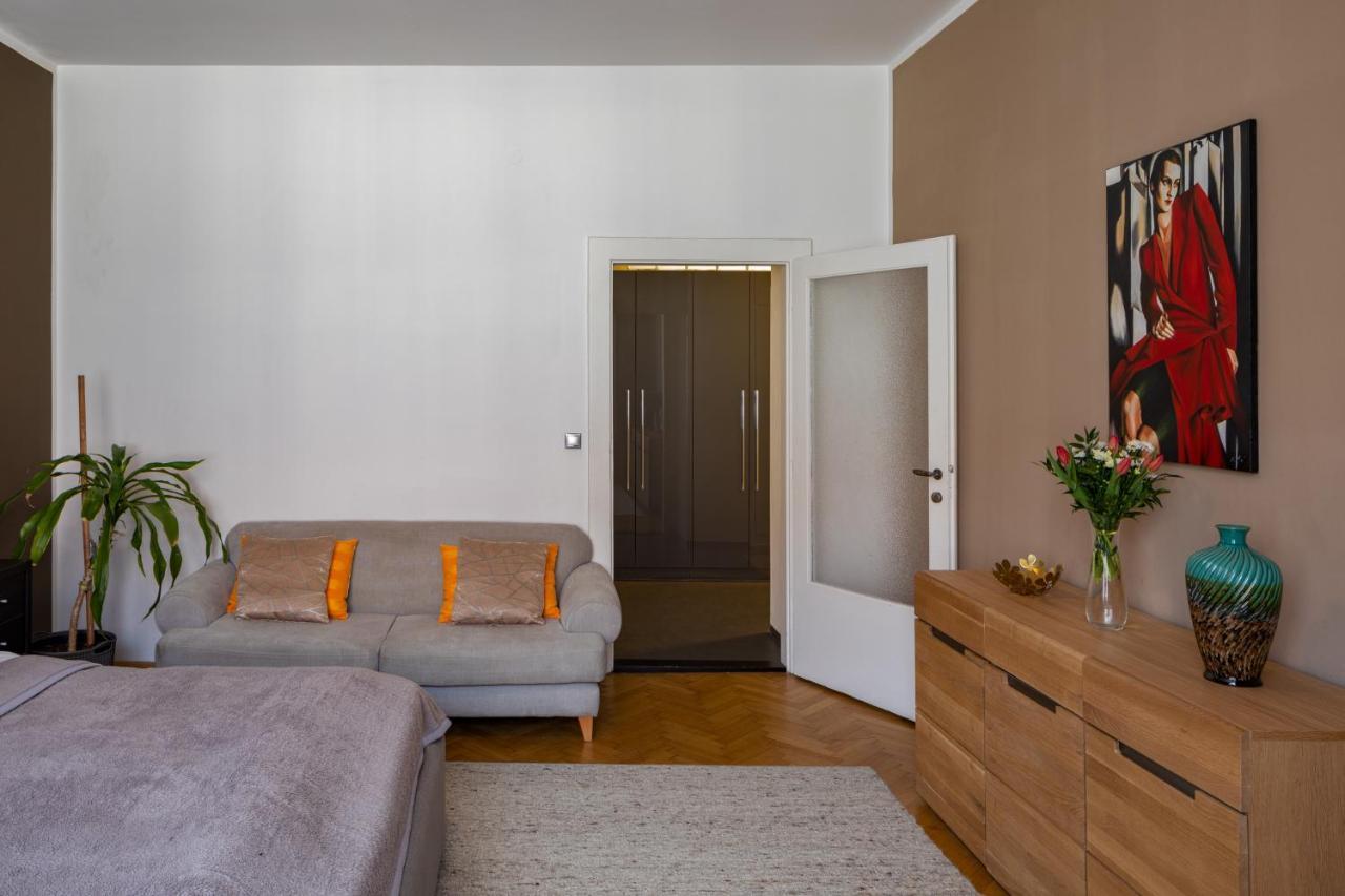 Deluxe In Old Town By Days Apartment *