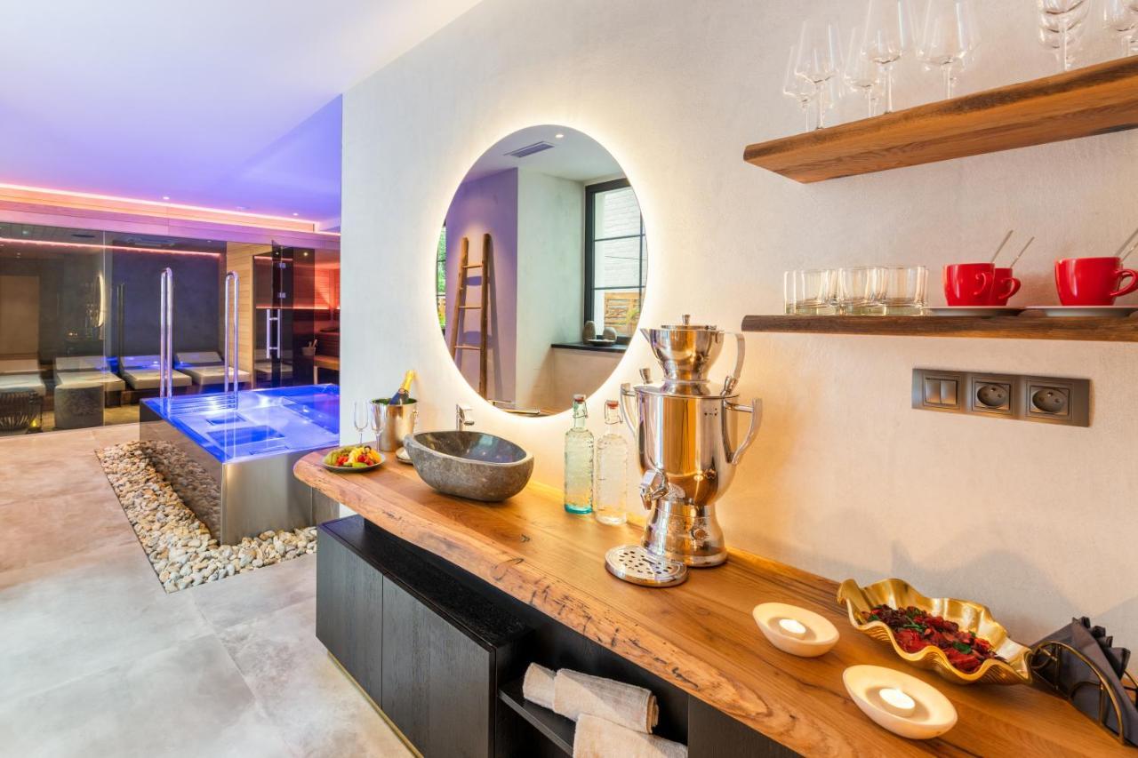 Otel Mosaic House Design