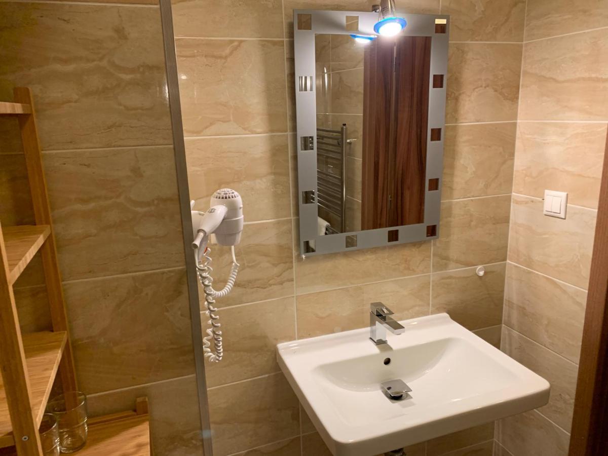 Abri Hotel