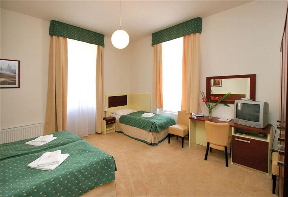 Atos Hotel 3*