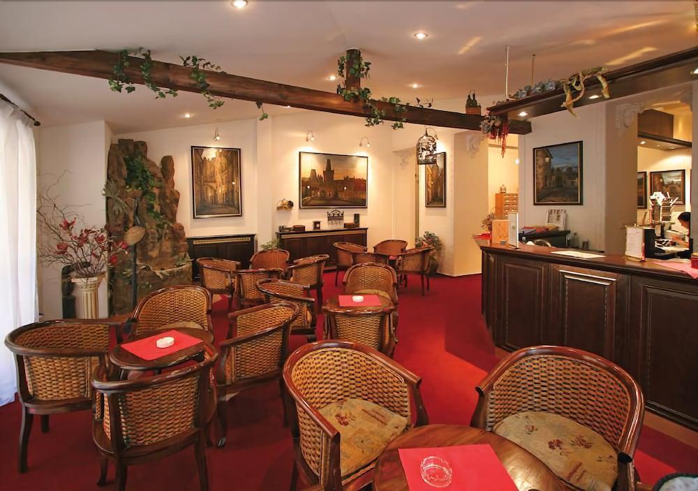 Atos Hotel 3*