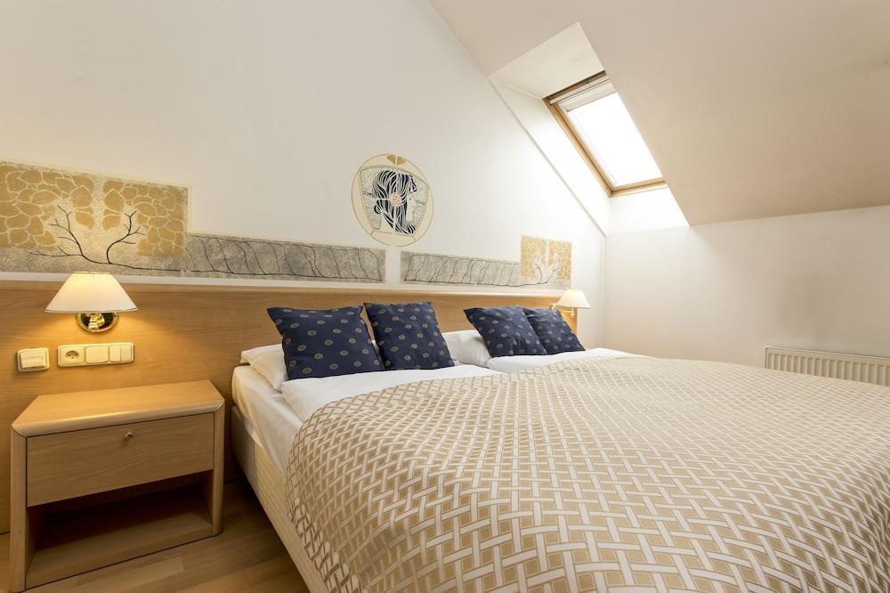 Tivoli Otel 3*