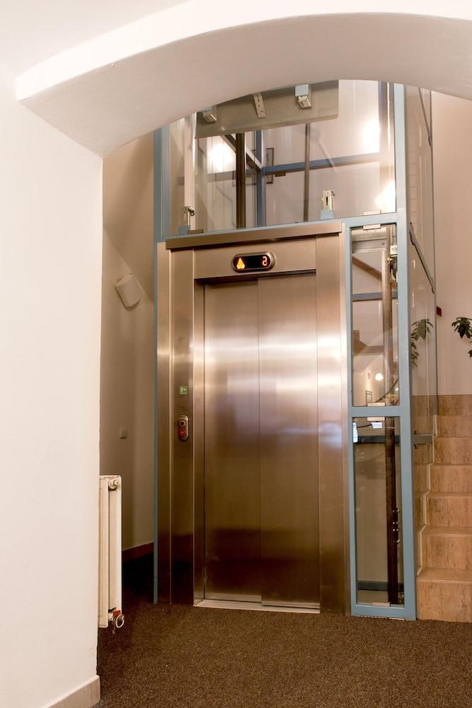 Karlin Otel 3*