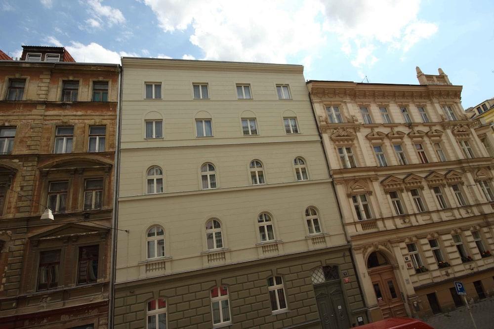Pure White Hotel 4*