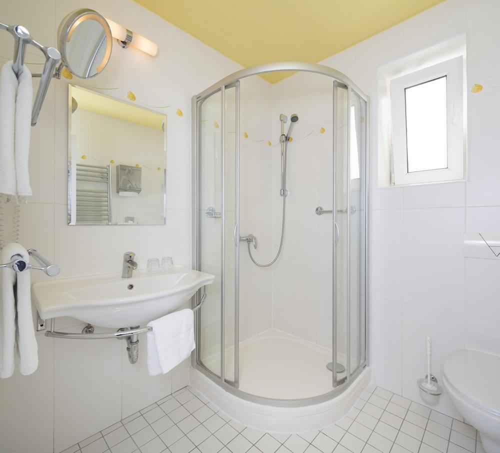 Julian Hotel 4*