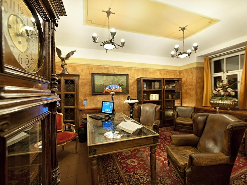 Hotel Ea Jeleni Dvur Castle