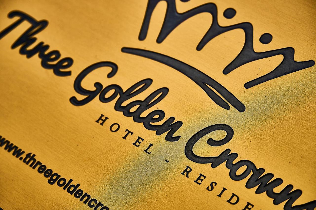 Three Golden Crowns Apart Otel