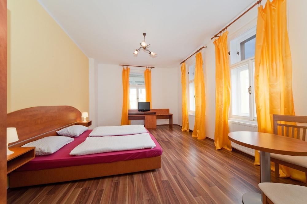 Aparthotel Amandment 3*