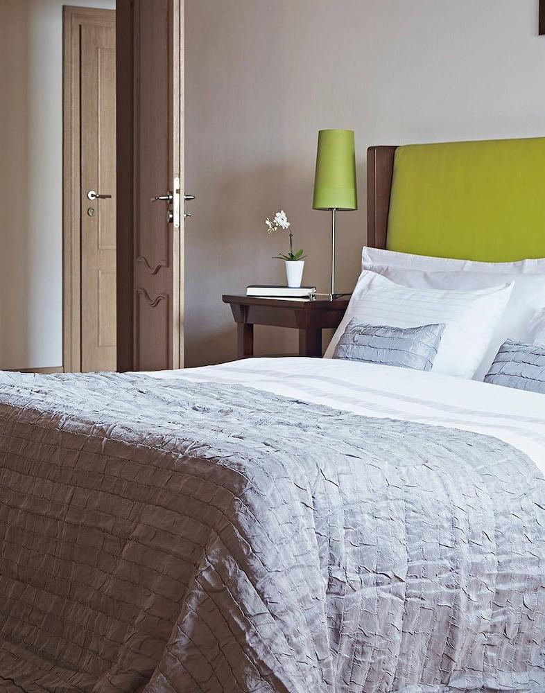 Almandine Aparthotel Praga
