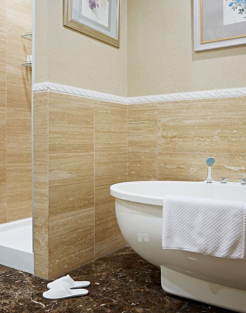 Almandine 4* Prague