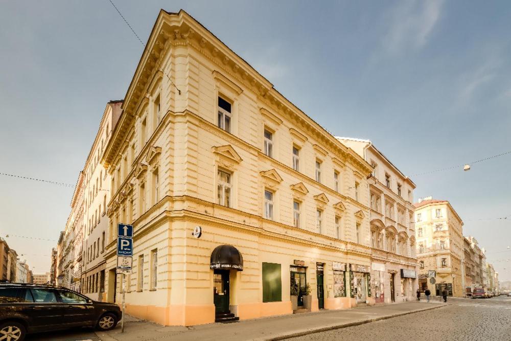 Amandment Aparthotel 3*