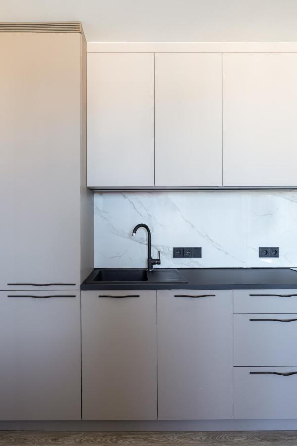 Minimalist Studio In Vinohrady By Days Apartment *