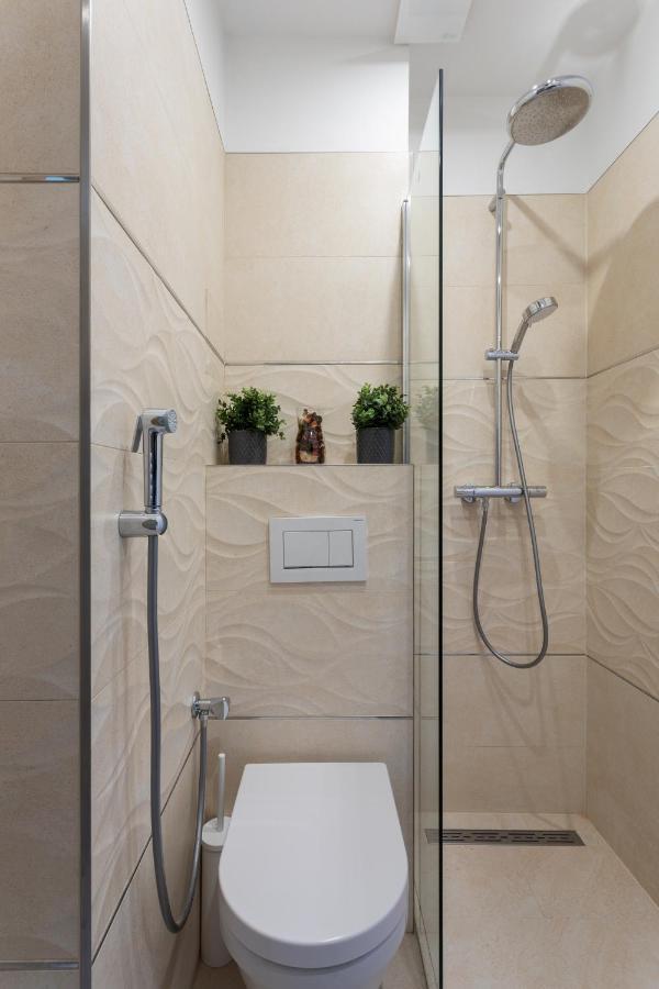 Minimalist Studio In Vinohrady By Days Daire *