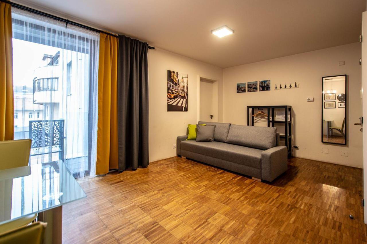 Modern With Balcony And Garage Appartement Prague