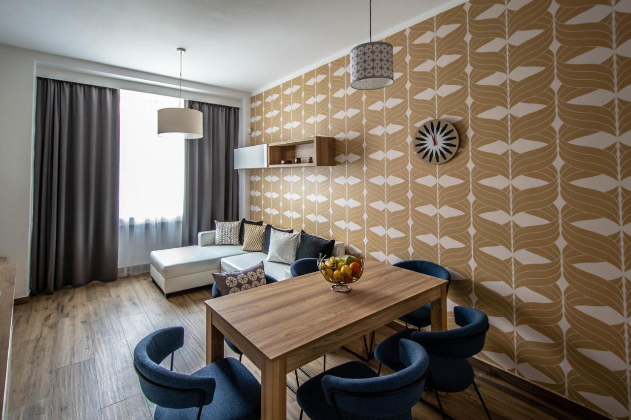 Executive Bright Apt. By Ruterra
