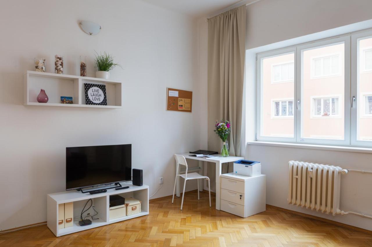 Homey Flat In Vinohrady By Days